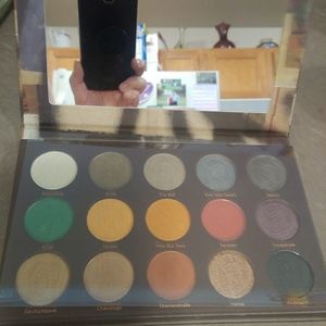 Nomad eye shadow pallet